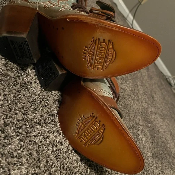 Corral boots - Picture 5 of 8